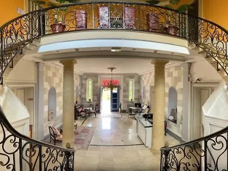 Le Manoir De Bellerive Hotel 4*